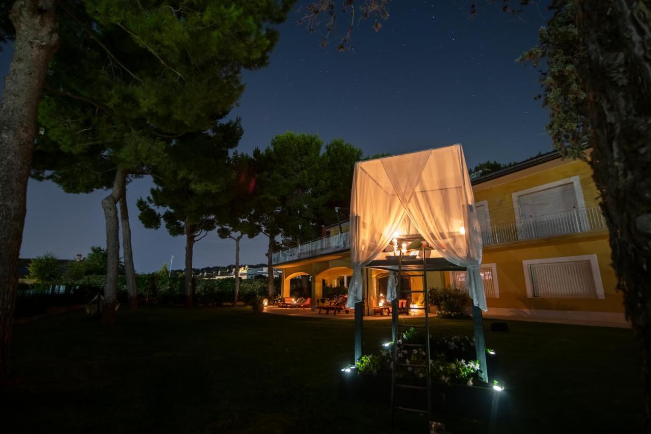 Bed and Breakfast Tra Gli Alberi E Il Mare Sirolo Exterior foto