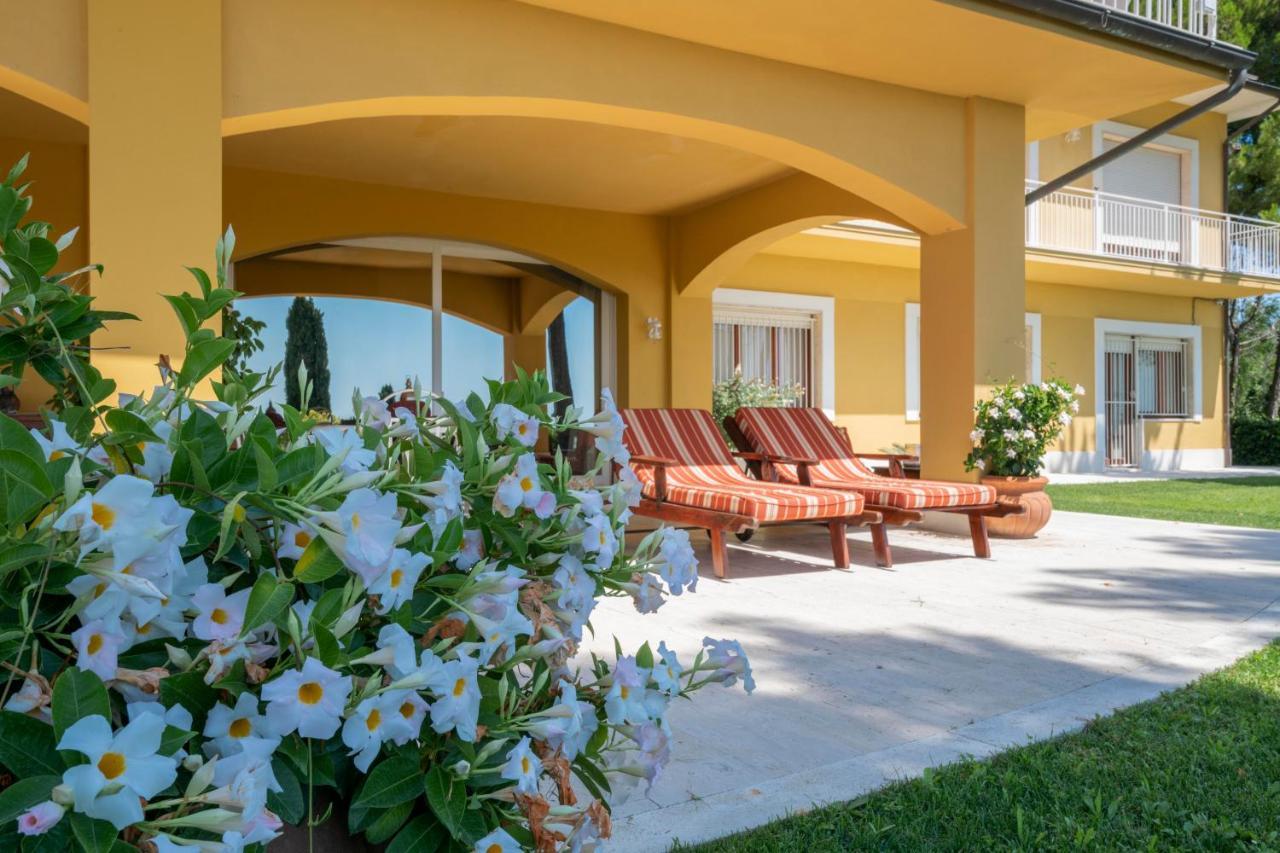 Bed and Breakfast Tra Gli Alberi E Il Mare Sirolo Exterior foto