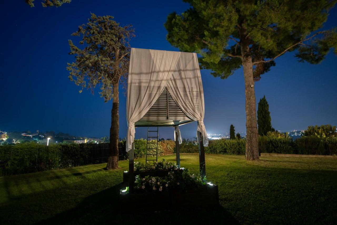 Bed and Breakfast Tra Gli Alberi E Il Mare Sirolo Exterior foto