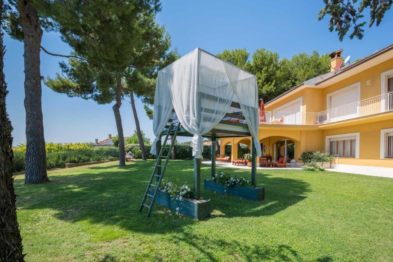 Bed and Breakfast Tra Gli Alberi E Il Mare Sirolo Exterior foto