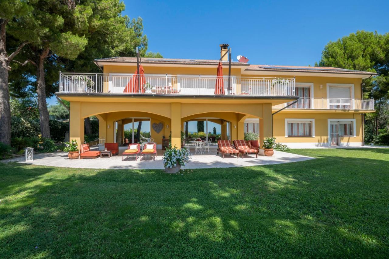 Bed and Breakfast Tra Gli Alberi E Il Mare Sirolo Exterior foto