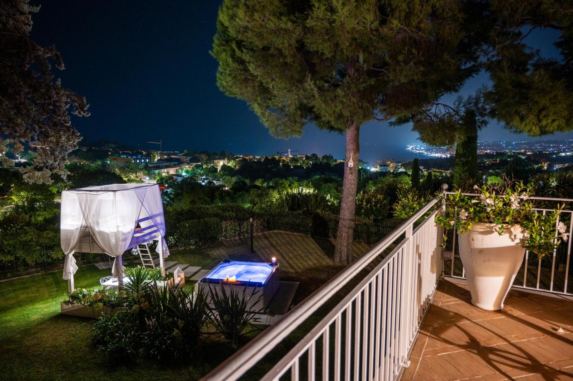 Bed and Breakfast Tra Gli Alberi E Il Mare Sirolo Exterior foto