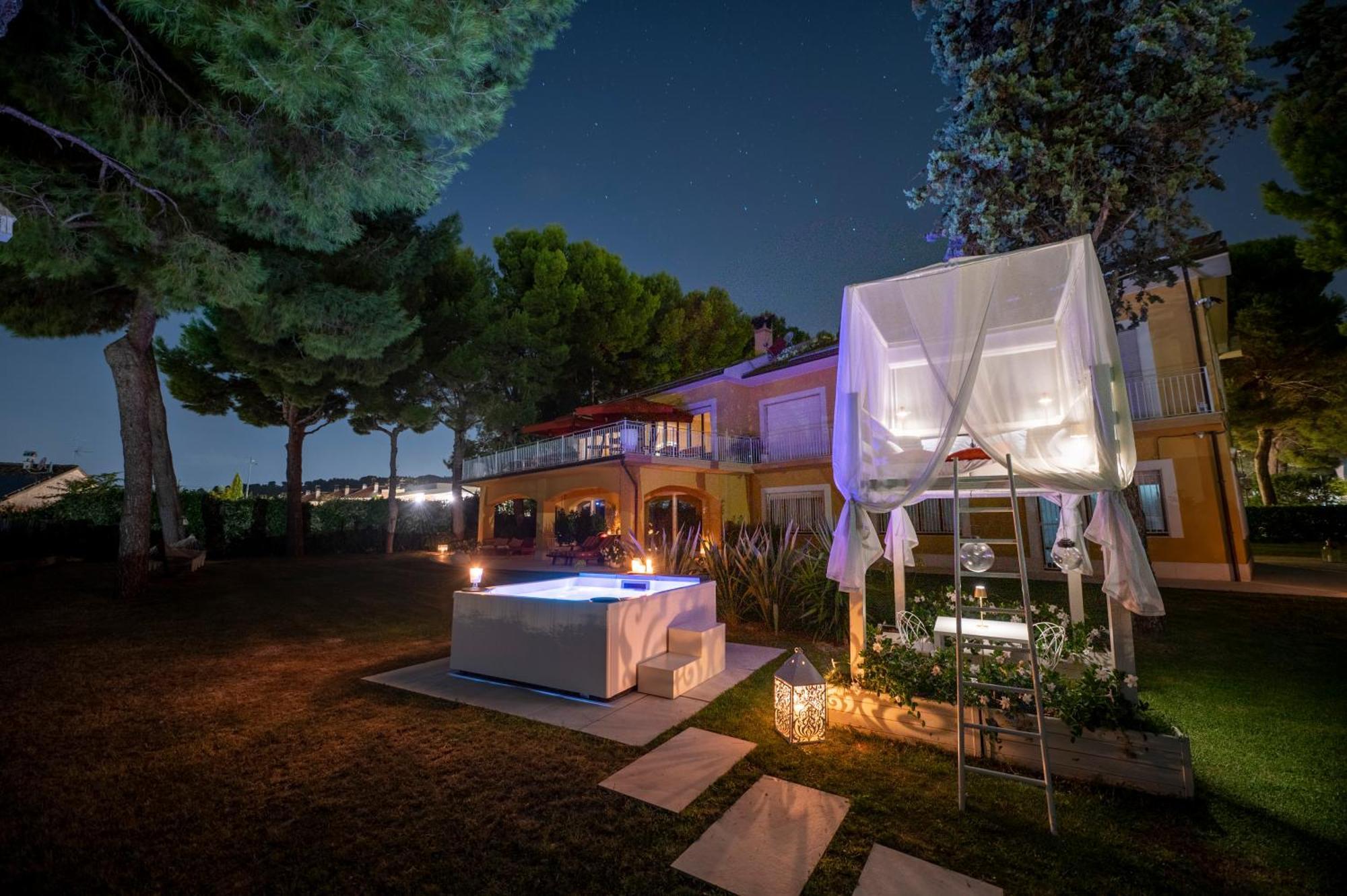 Bed and Breakfast Tra Gli Alberi E Il Mare Sirolo Exterior foto