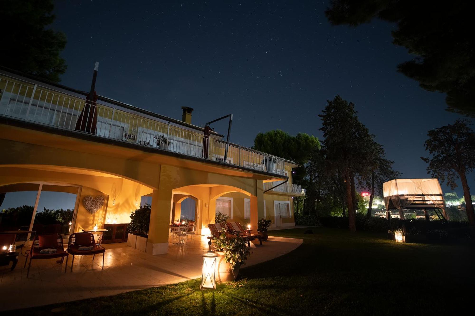 Bed and Breakfast Tra Gli Alberi E Il Mare Sirolo Exterior foto