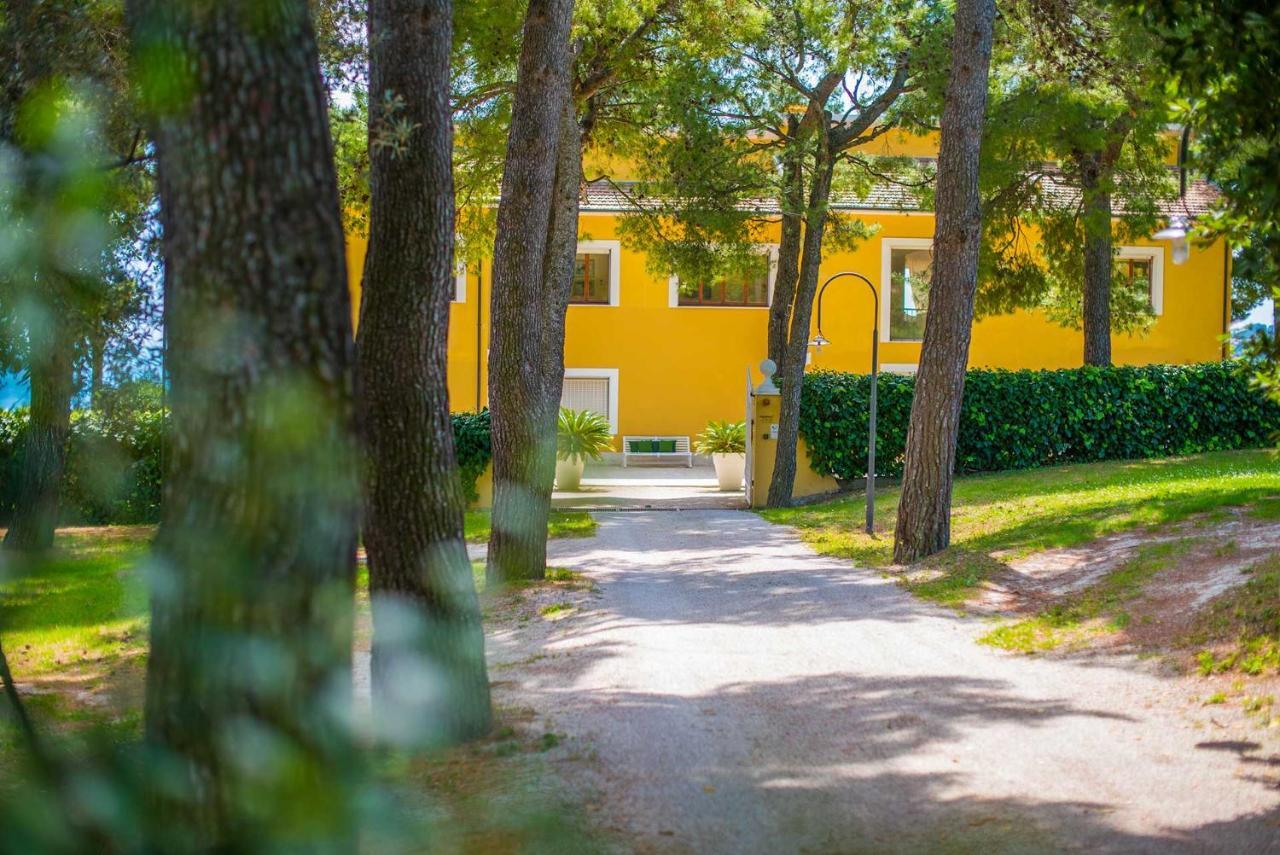 Bed and Breakfast Tra Gli Alberi E Il Mare Sirolo Exterior foto