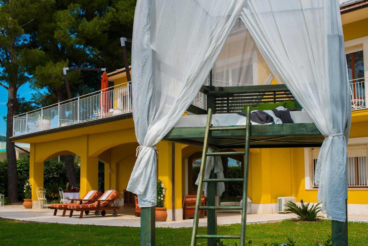 Bed and Breakfast Tra Gli Alberi E Il Mare Sirolo Exterior foto